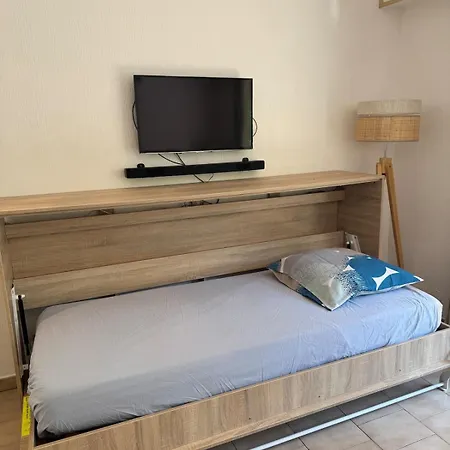 Apartmán Avec Terrasse, 150m De La Saint-Raphaël
